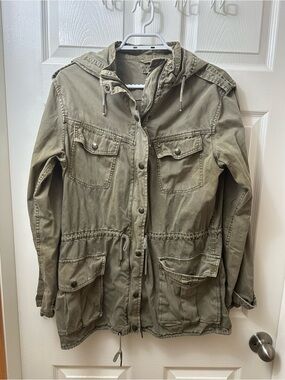 ARITZIA Talula Trooper Jacket Army Green
Size Medium